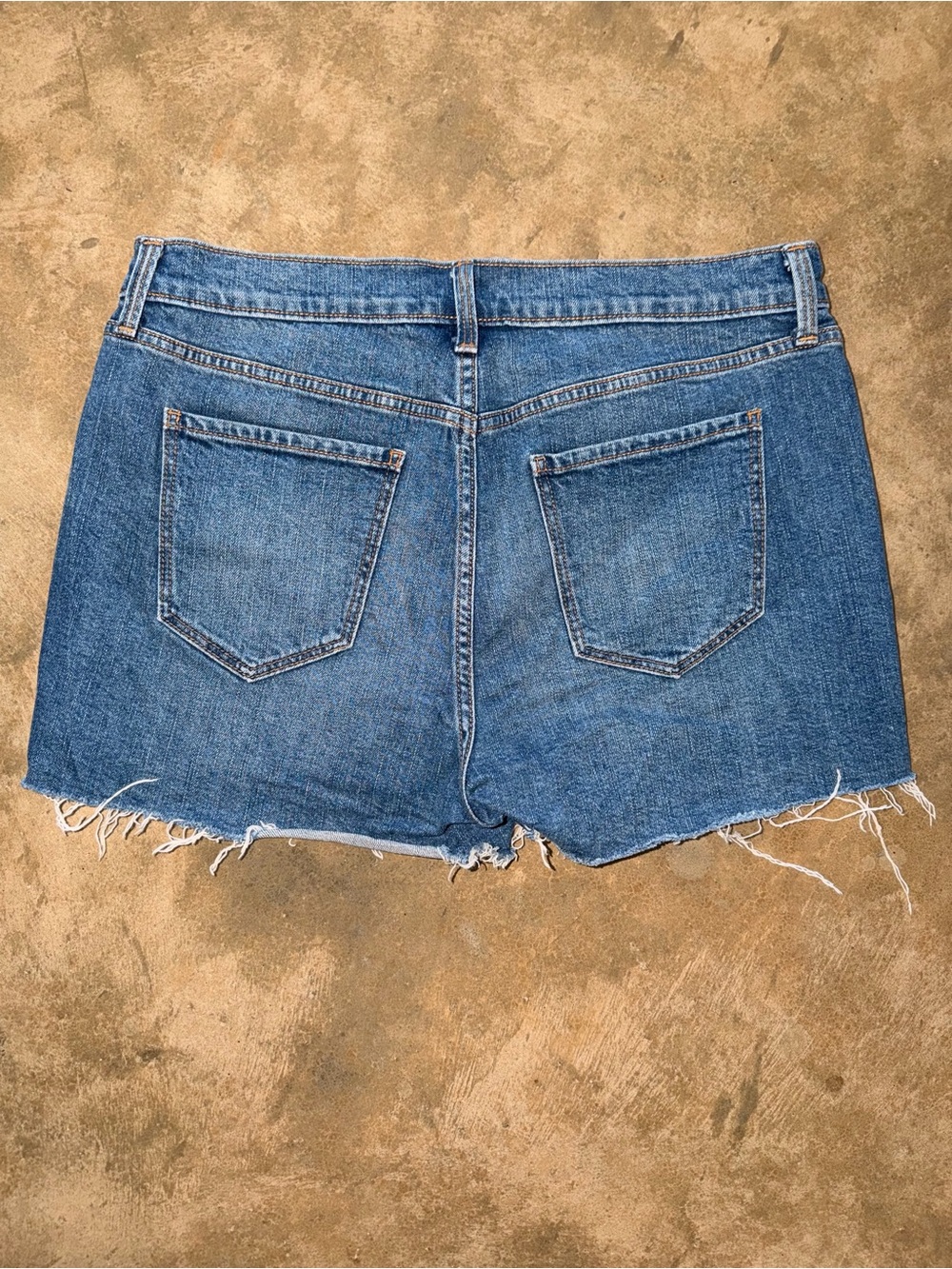 Old Navy Boyfriend Denim Shorts Studded Pocket Raw Hem Size 10 - Picture 3 of 8